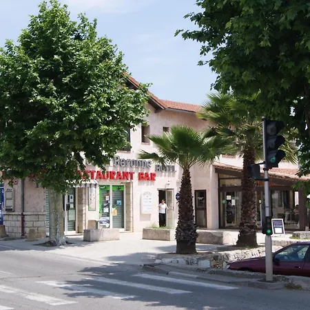 De La Baronne La Gaude